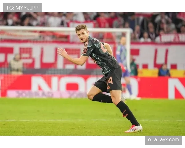 科隆主帅战术革新成效显著，球队整体表现引关注