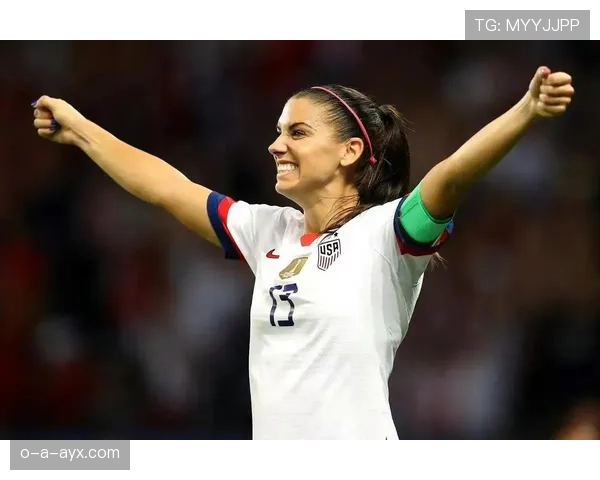 亚历克斯·摩根训练完顺手买了辆保时捷，说当水喝