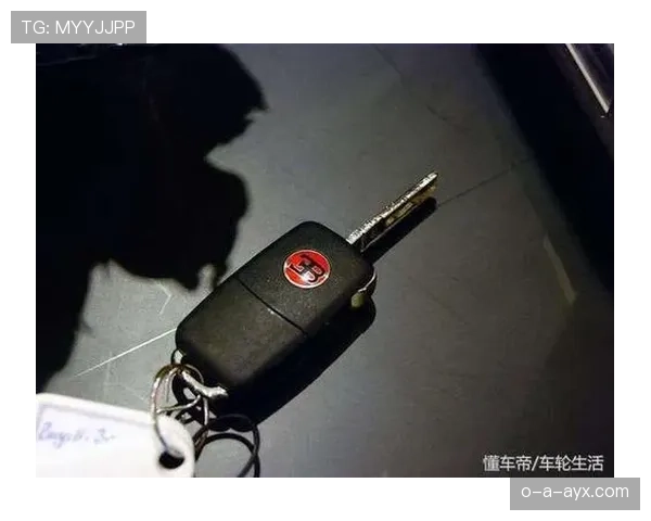 贝林厄姆买了俩豪车，结果连钥匙都没时间摸一摸？